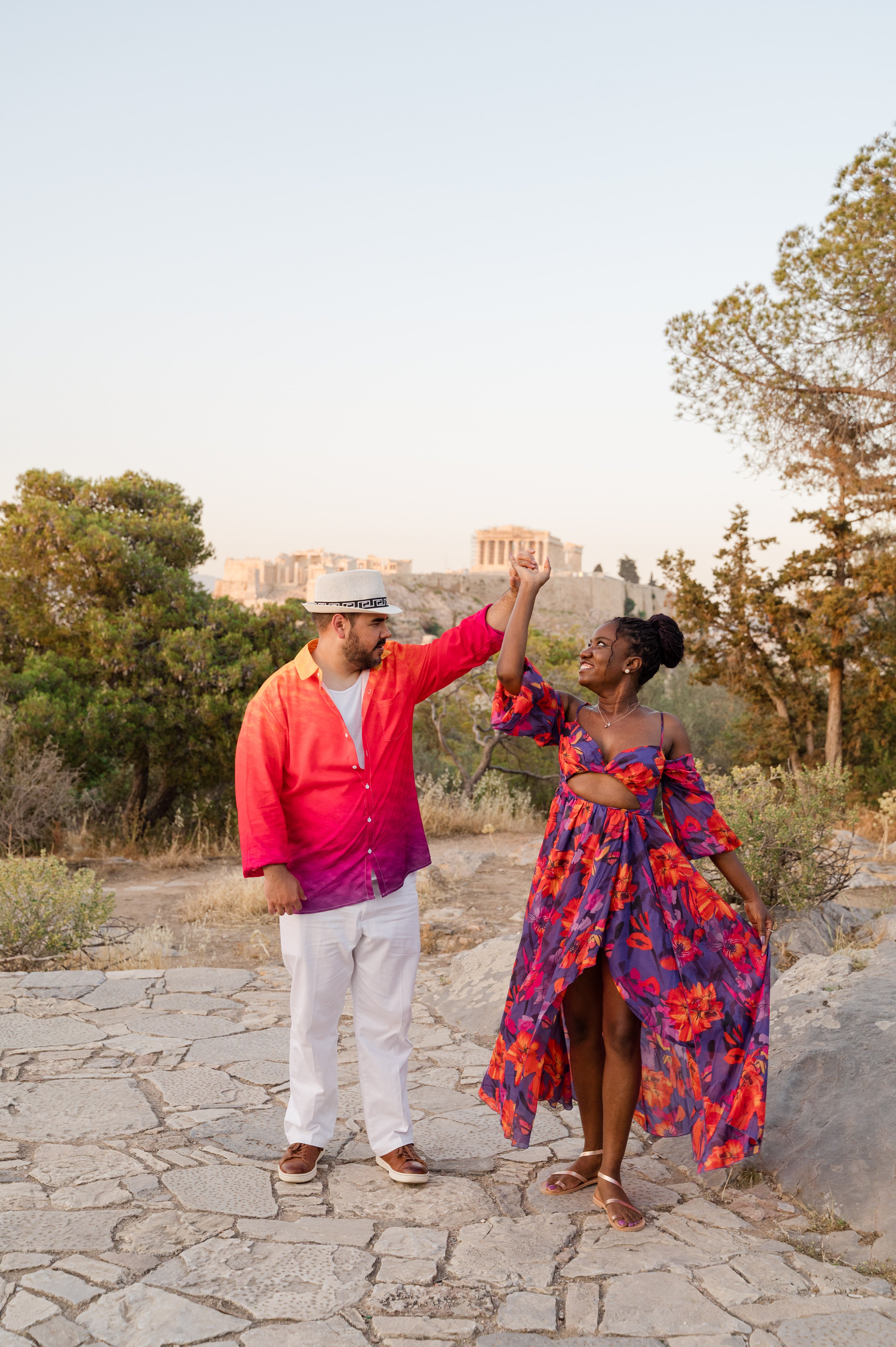 Athens Photowalk - Akropolis & Historic Plaka Photoshoot